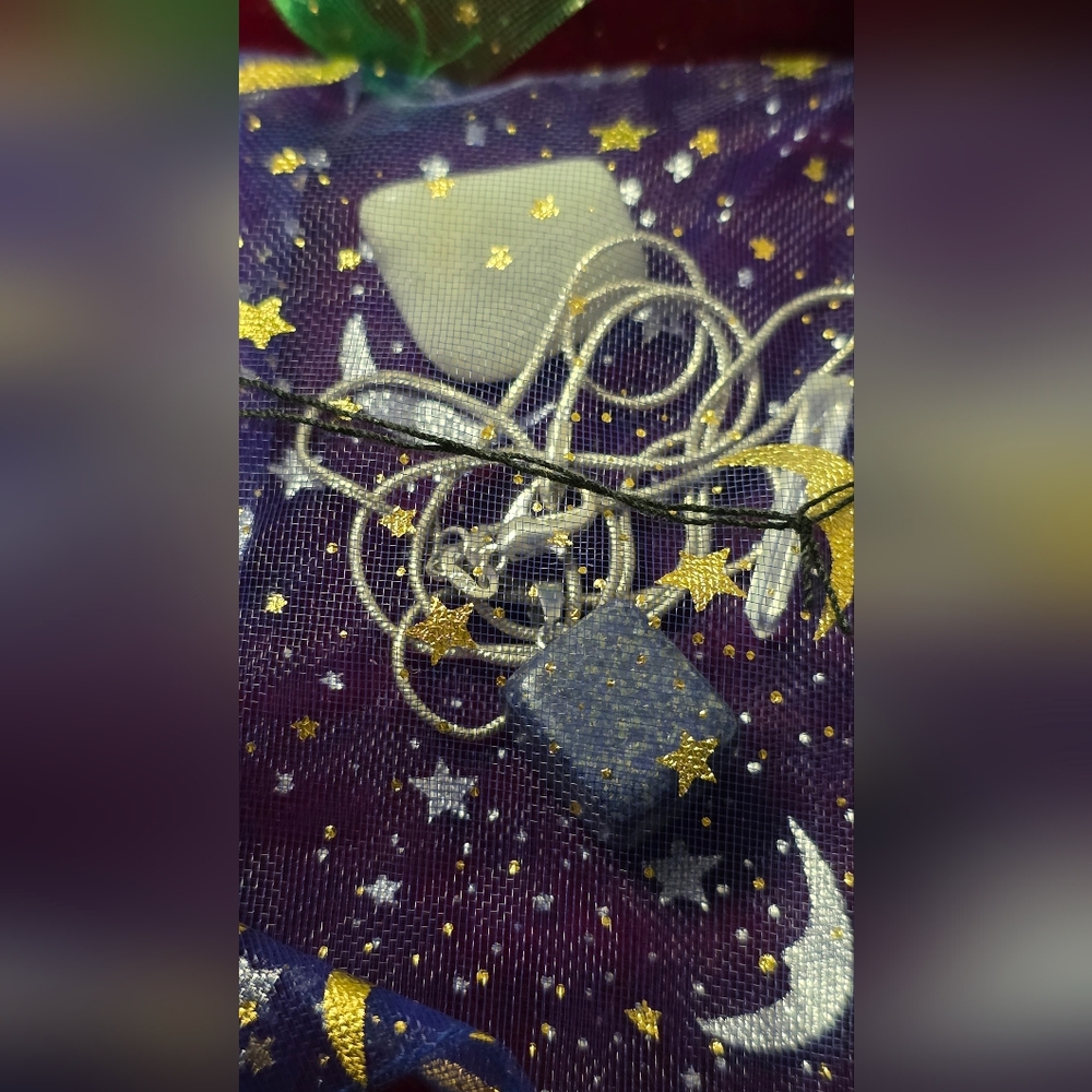 Twelve Starry Organza Gift Bags With Assorted Polished Gemstones And Necklace - Picture 10 of 11